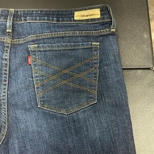 544.  Levi’s woman’s Bermuda style cuffed jean shorts size 16